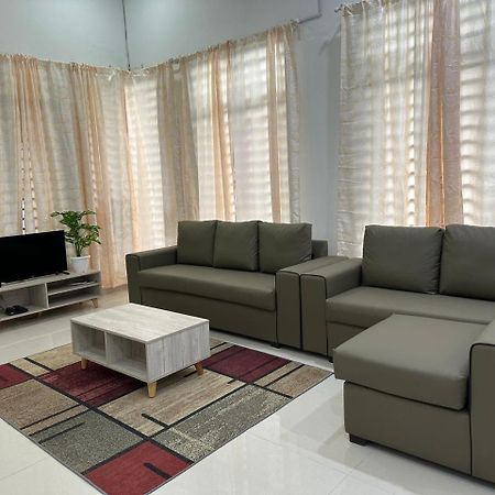 Homestay Kemaman Fyna08 Semi-D, 4 Bedrooms Dekat Pantai Kijal Exteriör bild